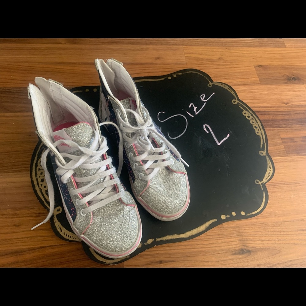Girls shoes